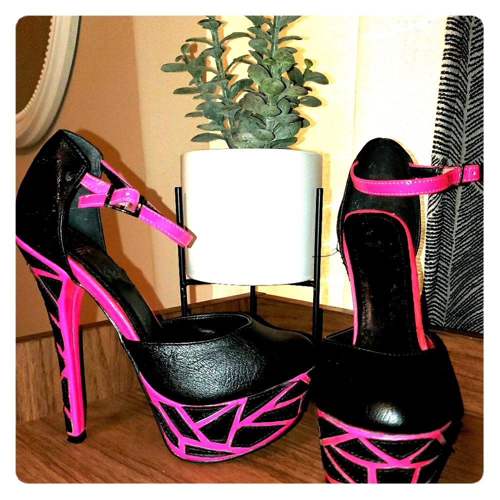 Size 6 Black and Pink Pumps